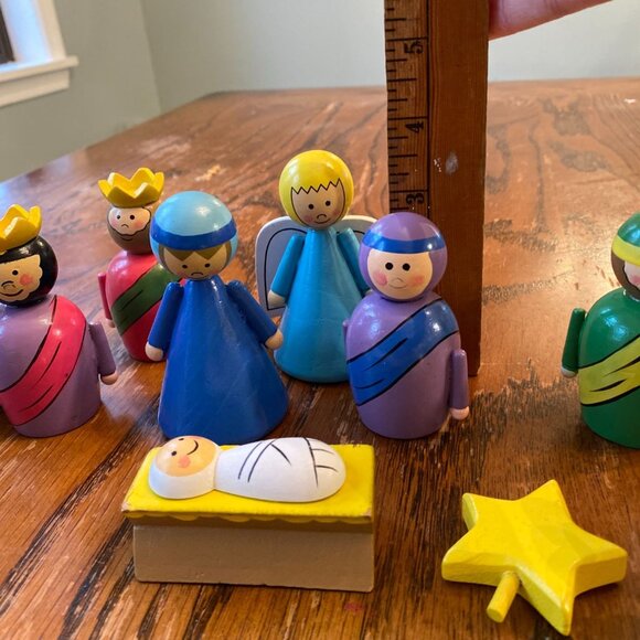 11 Piece Colorful Wooden Nativity Set With Hand-Painted Figures & Stable Accesso - Picture 5 of 8